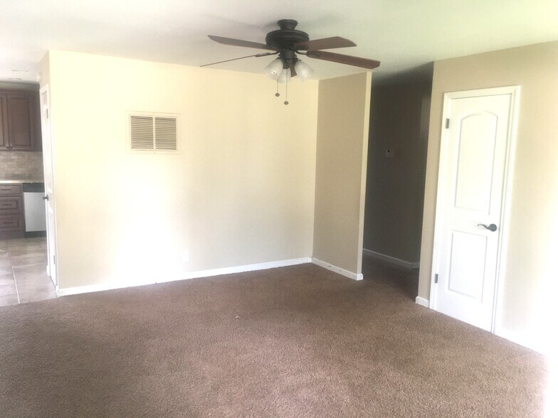 Building Photo - 564 Palace Ln