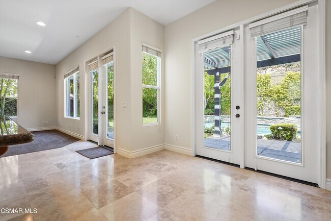 Building Photo - 6077 Mandeville Pl