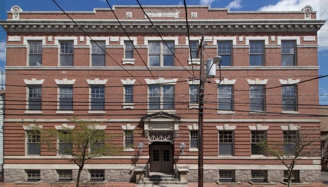 Primary Photo - 660 Centre Street