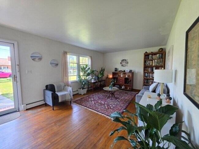 Building Photo - 104 Lee Dr