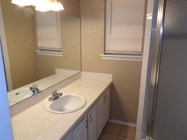 Building Photo - 6407 SW Brookline Ave