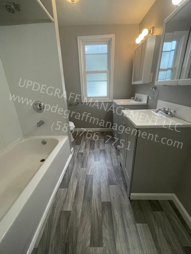 Building Photo - 22 Stratford Park