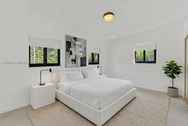 Building Photo - 7132 SW 65th Ave