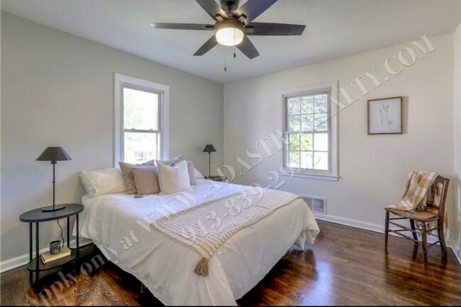 Building Photo - Stunningly Remodeled 3 Bed 1 Bath Home in KCMO-Available NOW!!
