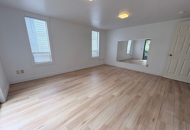 Building Photo - Bright and Spacious Newcastle Home -Open House Saturday the 27th 4:00-5:00