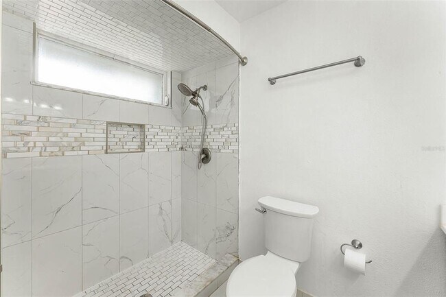 Building Photo - 119 Floral Ct