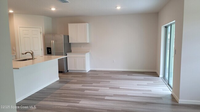 Building Photo - 583 Mimosa St SW