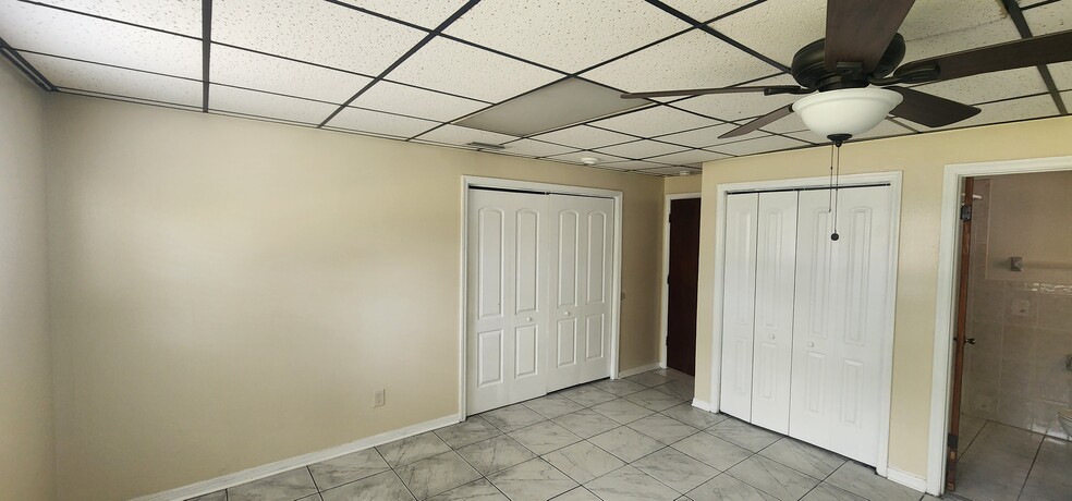 Building Photo - 303 Floral Dr