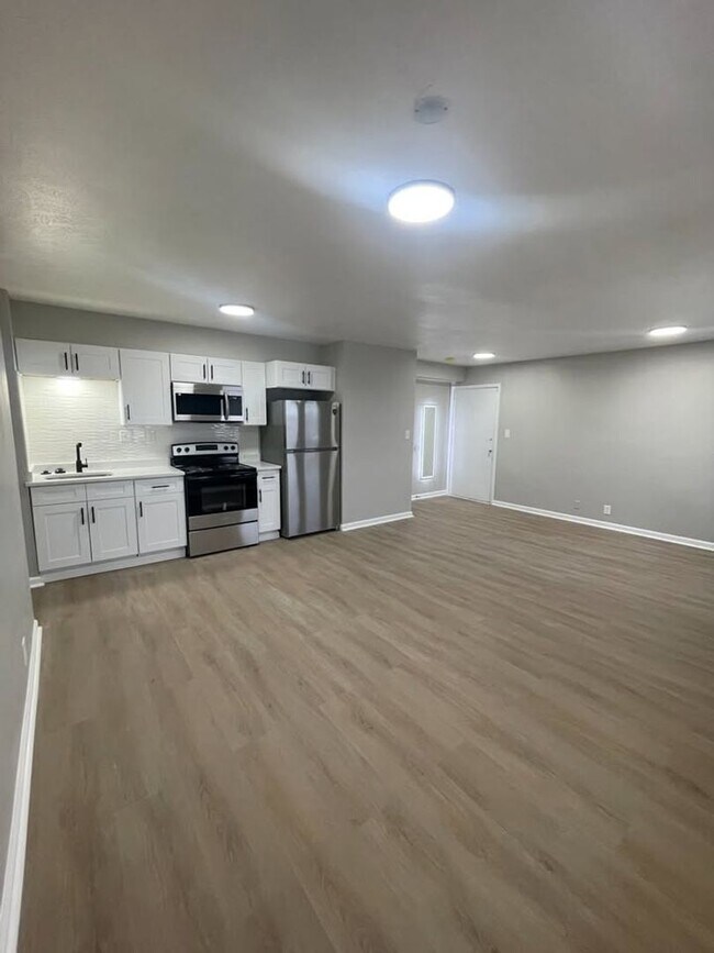 Building Photo - Live in Style at Bellagio East Living I: Convenient and Vibrant Community in Indianapolis