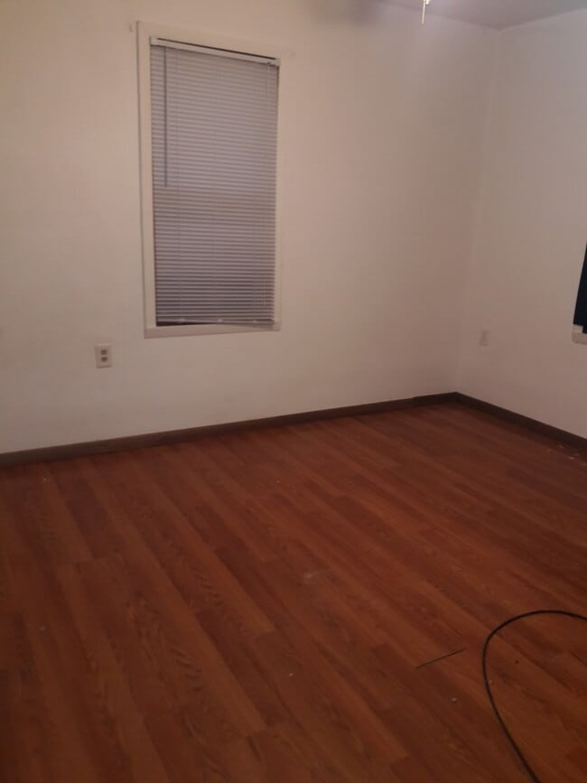 Building Photo - 4900 Parkview Dr