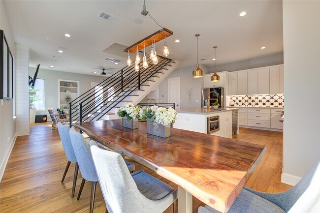 Building Photo - 820 Wakefield Dr