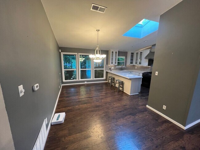 Building Photo - 803 Single Oak Cove