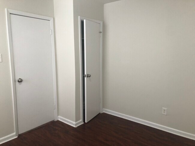 Building Photo - 7 Laidlaw Ave