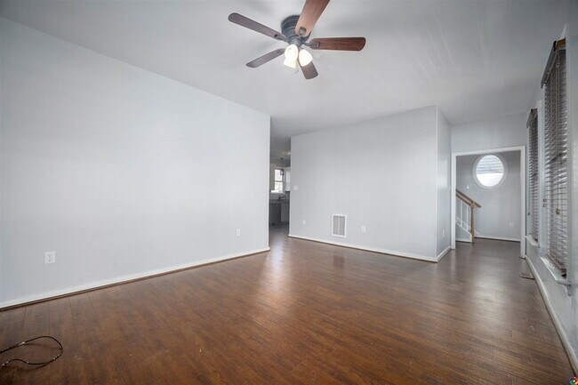 Building Photo - 931 W Leigh St