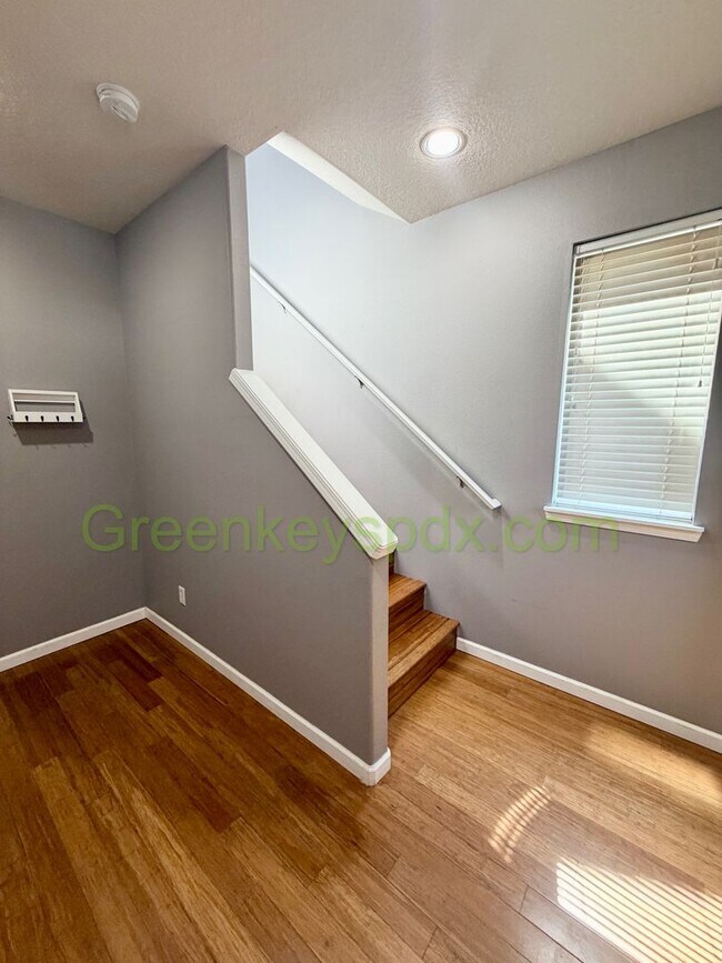 Building Photo - Awesome 3-bedroom 2.5-bathroom house in Arbor Roses Neighborhood in Hillsboro