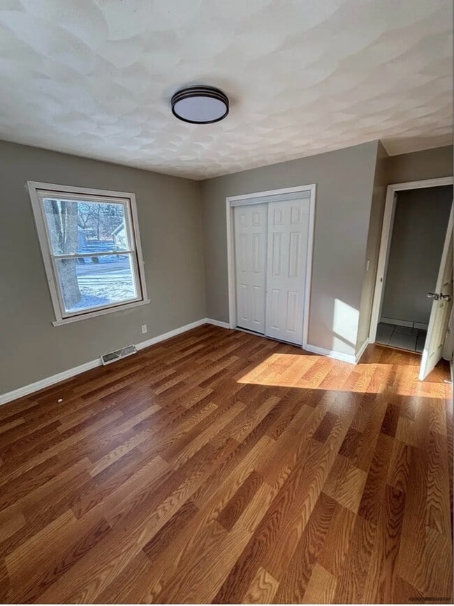 Building Photo - 404 Mallard Rd