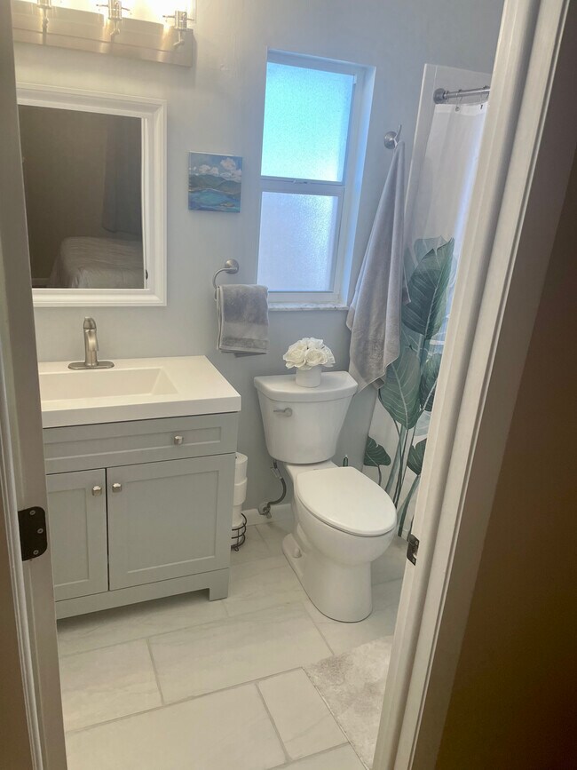 Building Photo - 110 42nd Ave N