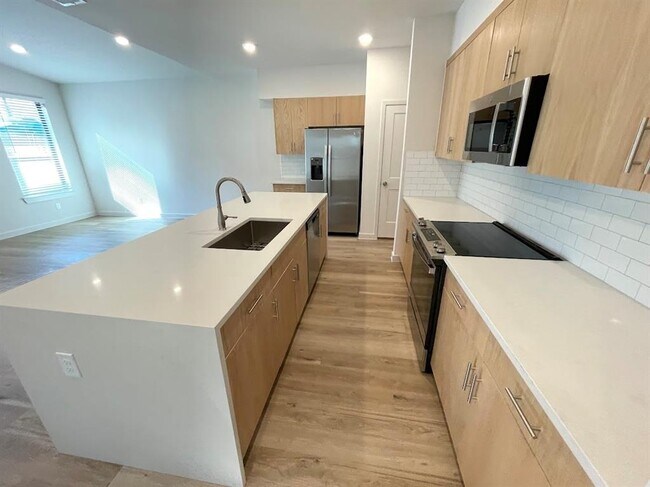 Building Photo - 2517 Appian Way