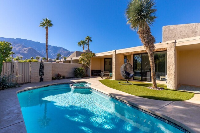 Building Photo - Stylish Palm Springs Retreat with Pool