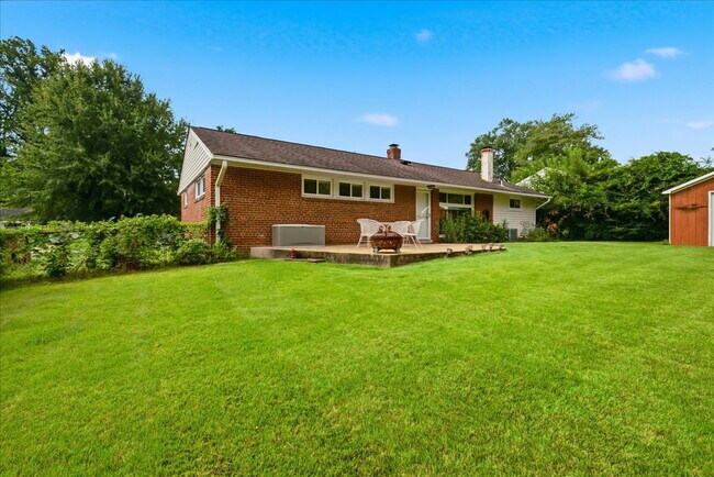 Building Photo - Charming 4-Bedroom Springfield Rambler Near Lake Accotink Park