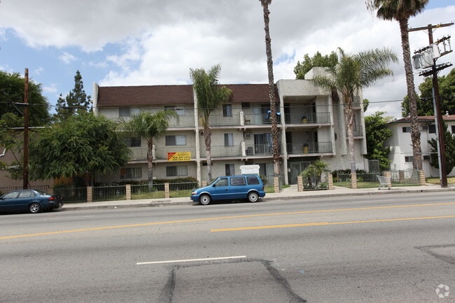 Building Photo - Saticoy Villa Grande