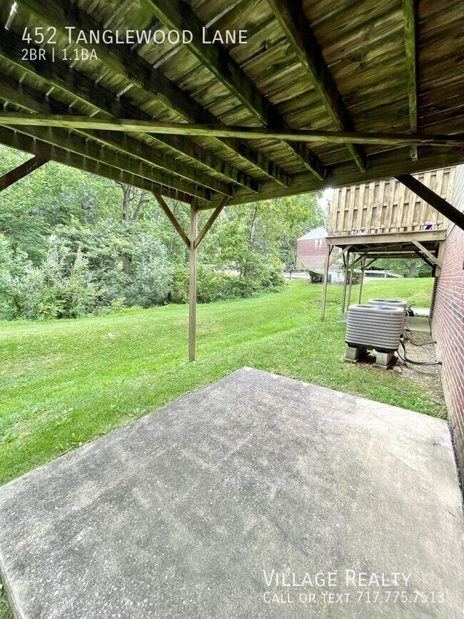 Building Photo - 452 Tanglewood Ln