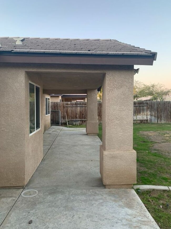 Building Photo - Beautiful and spacious 3 bedroom!