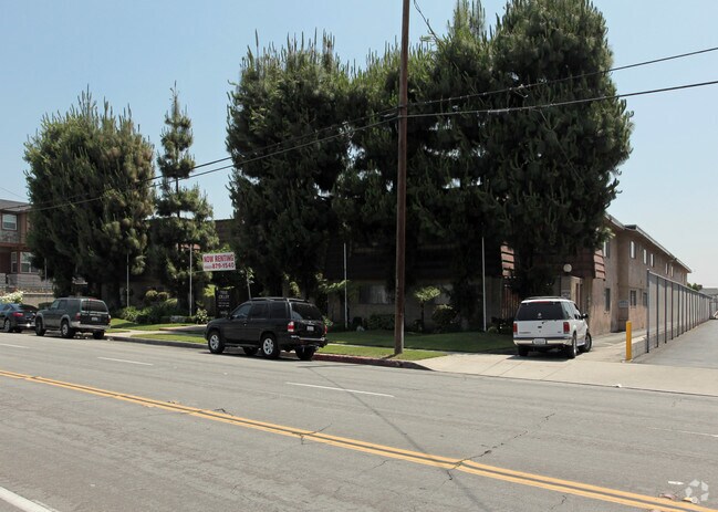 Primary Photo - Pine Crest Apartments