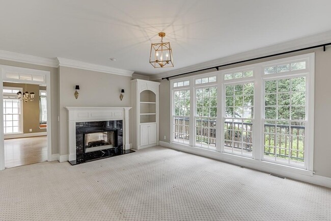 Building Photo - 2885 Towne Village Dr NW