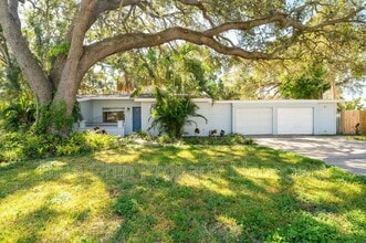 Building Photo - 4634 W Sunset Blvd