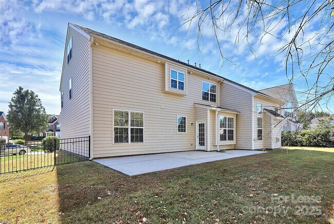 Building Photo - 2108 Oakcliffe Ct