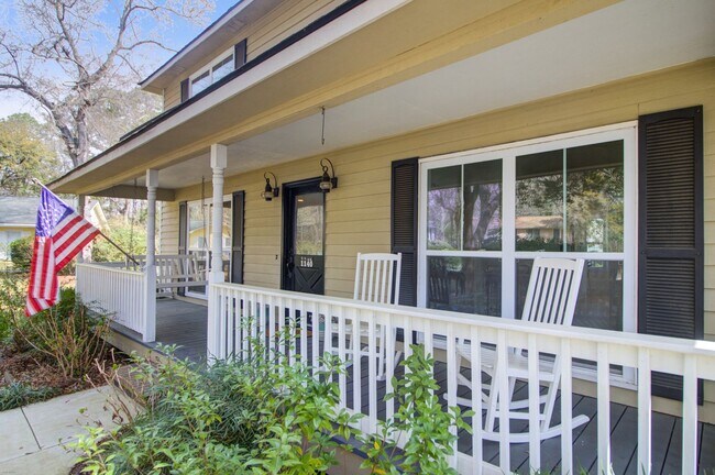 Building Photo - 3Bed/2.5Bath Family Home in Snee Farms