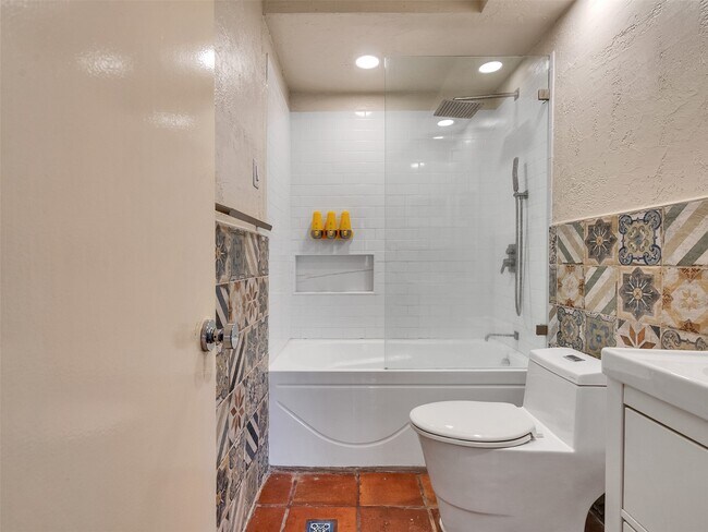 Building Photo - 22538 Market Square Ln