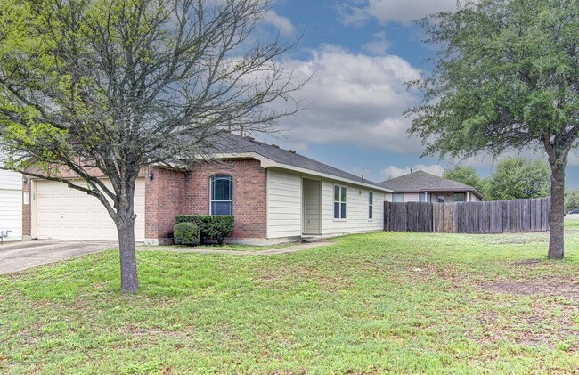 Building Photo - 205 Mood Lake Dr