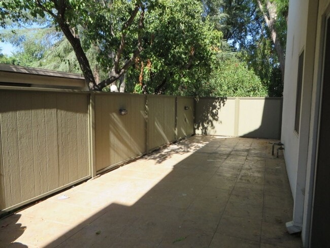 Building Photo - 25718 Hogan Dr