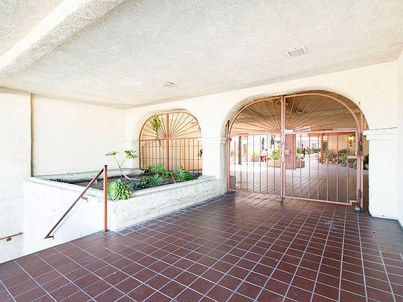 Building Photo - 7625 Reseda Blvd