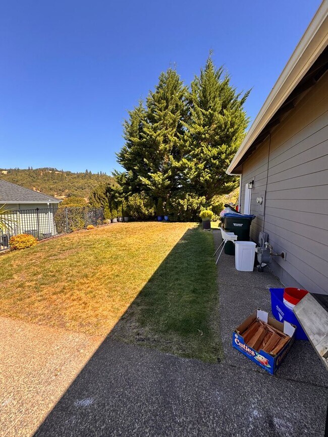 Building Photo - 1020 NE Granite Ridge