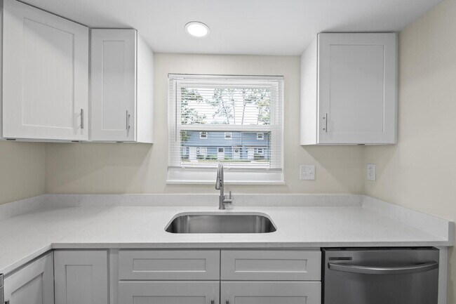 Building Photo - 11359 Bedford Oaks Dr