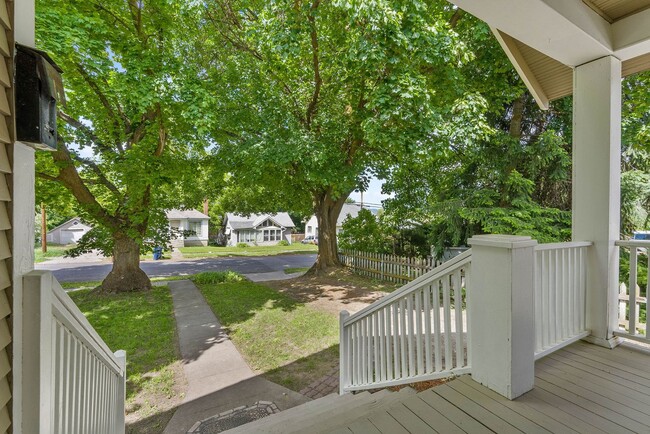 Building Photo - Darling 4 Bed, 2 Bath Home in Spokane!