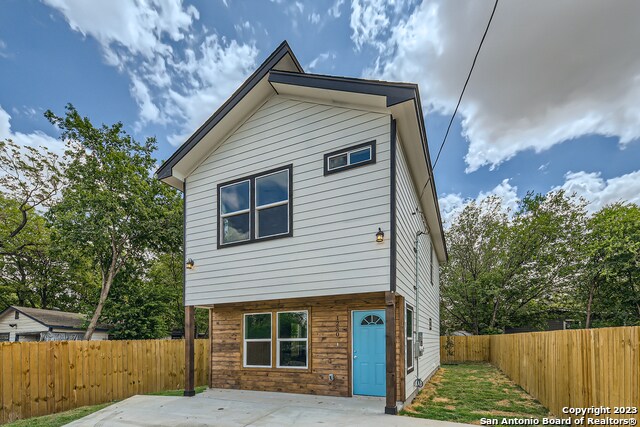 Primary Photo - 1230 Rivas St