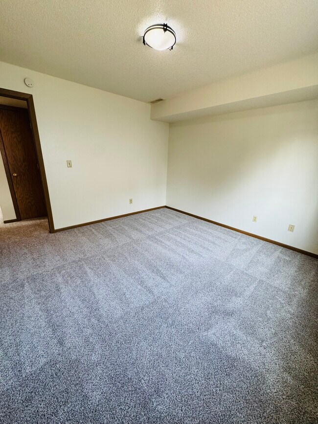 Building Photo - 156 Westside Dr