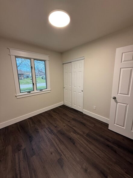 Building Photo - 705 Saint Paul Ln