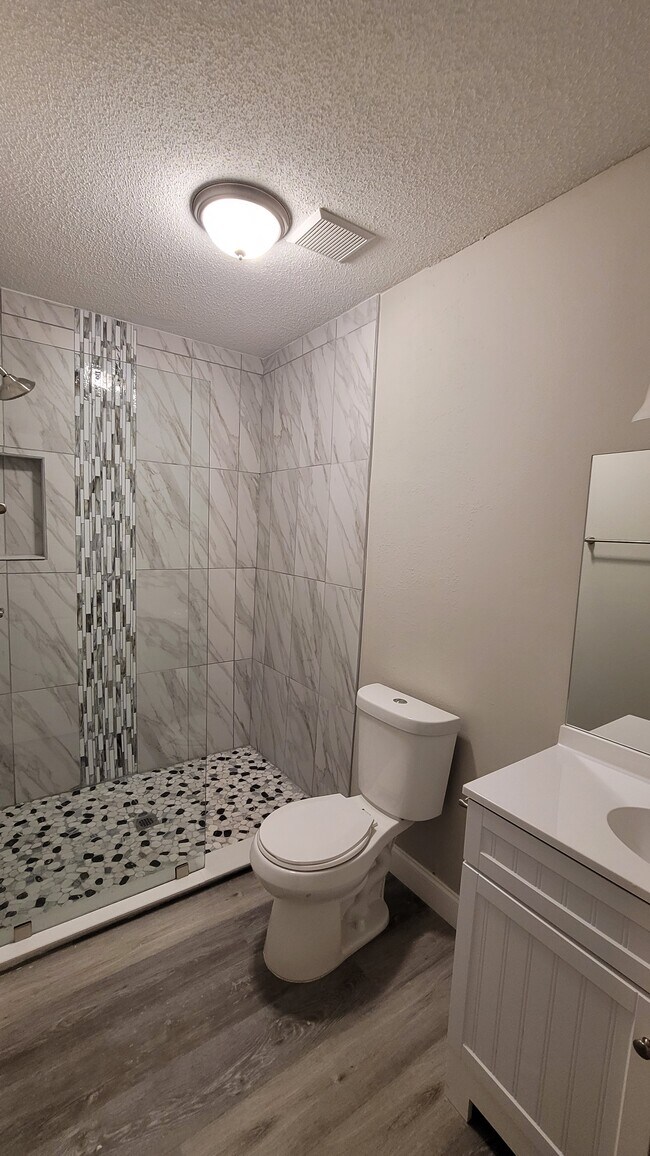 Building Photo - 747 Spring Lake Dr