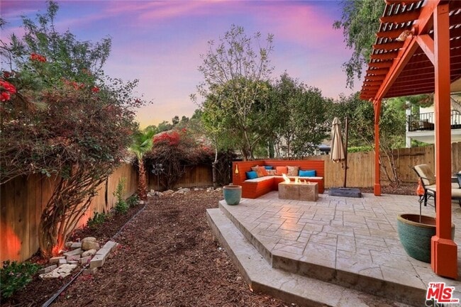 Building Photo - 728 Montecito Dr