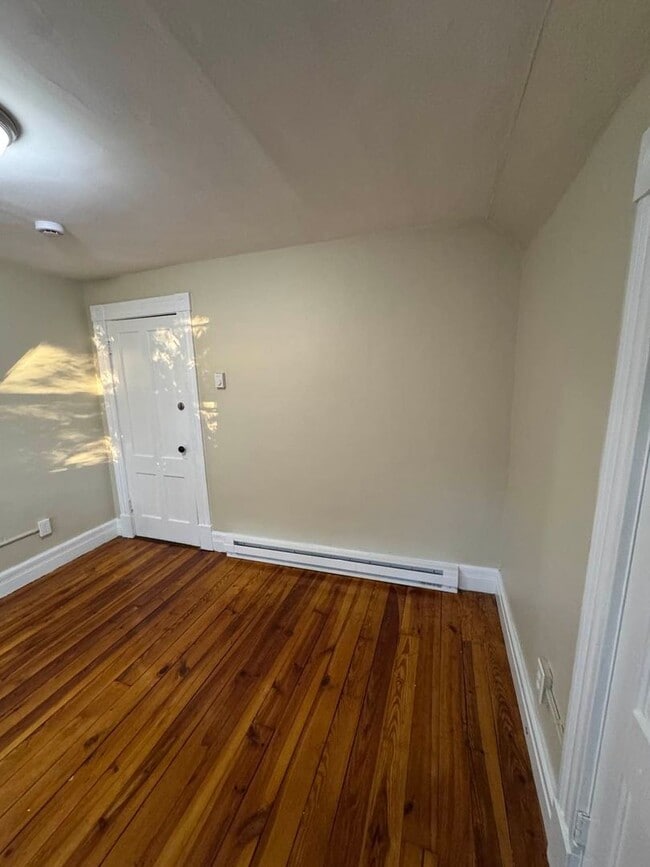 Building Photo - Charming 1-Bedroom Apartment in Russell, MA