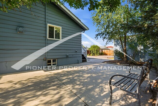 Building Photo - Spacious Home with 2 Kitchens and Central AC