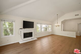 Building Photo - 604 Palisades Dr