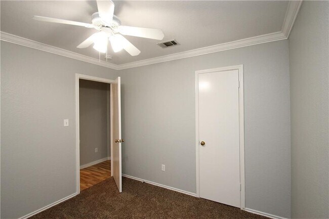 Building Photo - 613 Runners Ridge