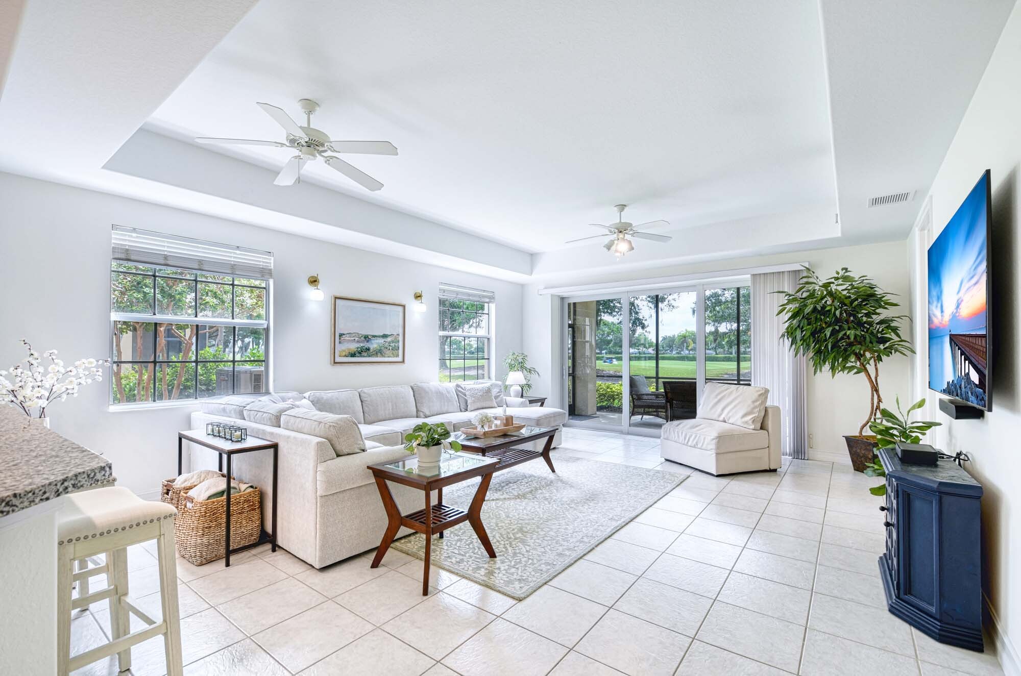 Spacious & Bright Living Room - 8649 Champions Pt