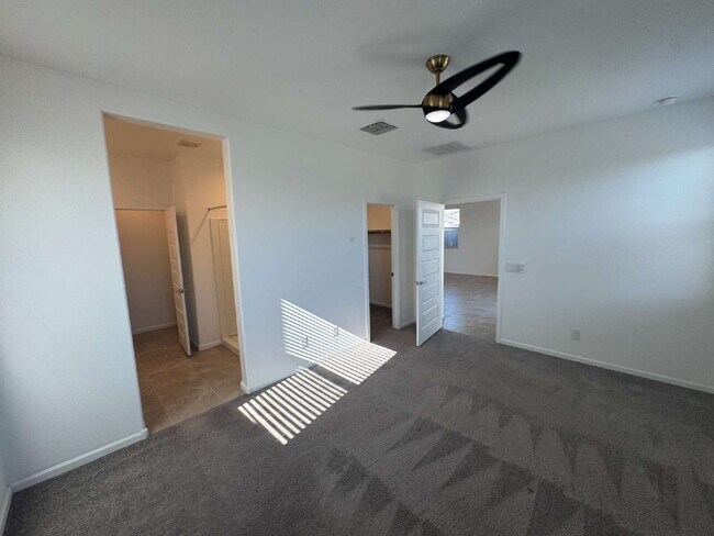 Building Photo - 32067 N Wayne Ln